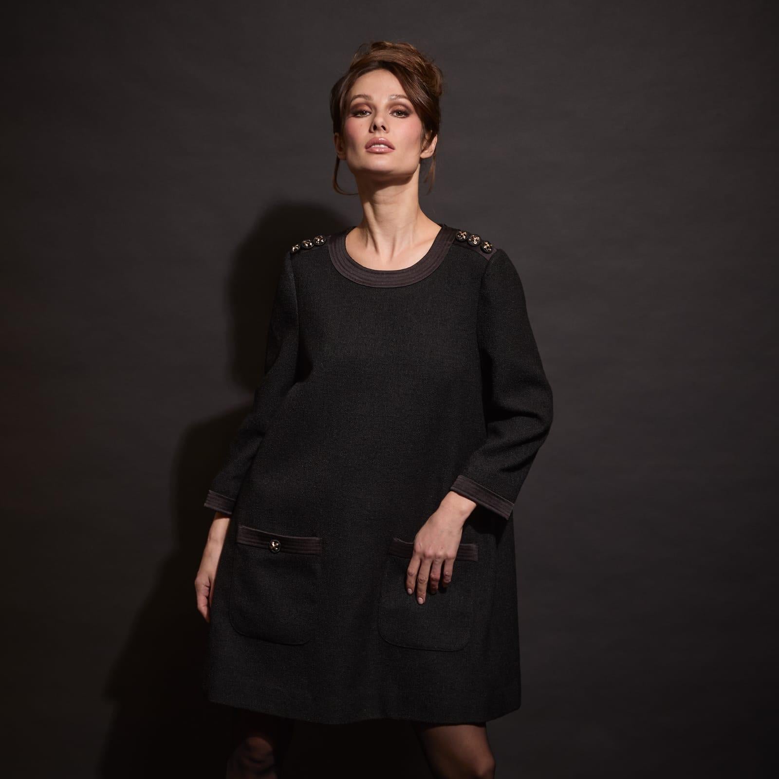 Black Dress with Bottons-Detail Shoulders (090410/934)