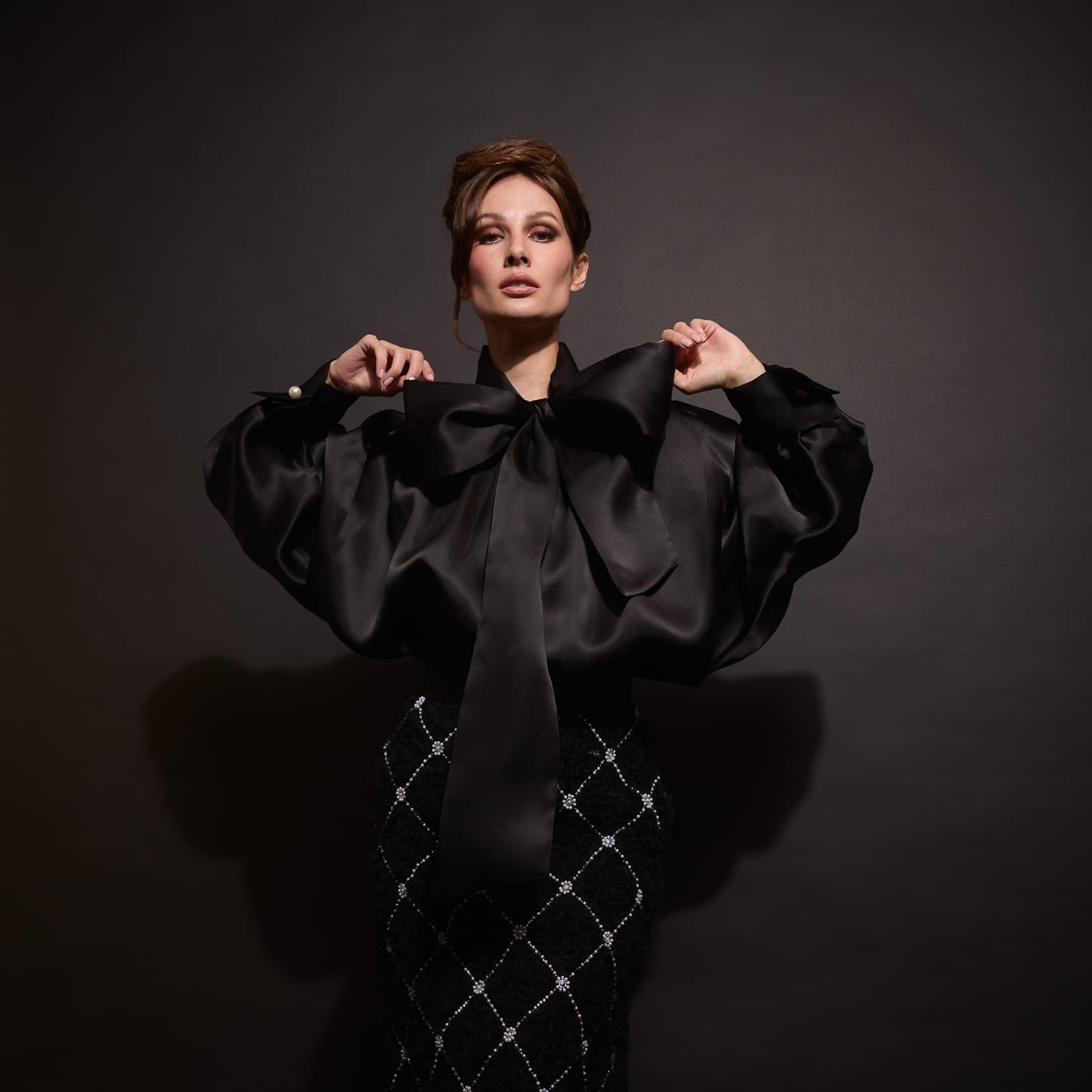 Dramatic Bow Silk Blouse (090622/951)