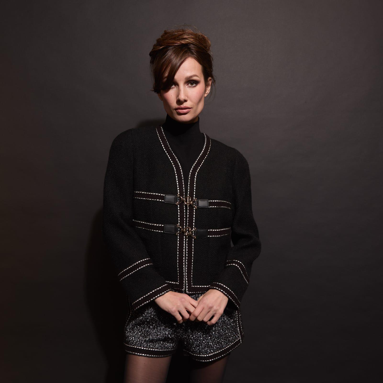 Contrast-Stitch Textured Jacket with Lock Detail (090101/901)